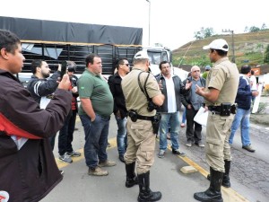 Nova manifestação bloqueia SC-417 em protesto por melhorias na via