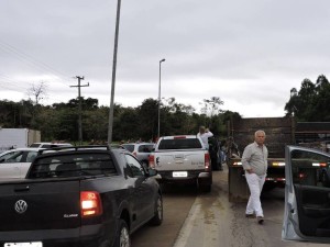 Nova manifestação bloqueia SC-417 em protesto por melhorias na via