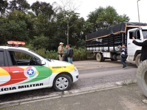 Nova manifestação bloqueia SC-417 em protesto por melhorias na via