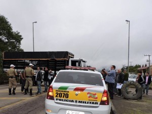 Nova manifestação bloqueia SC-417 em protesto por melhorias na via