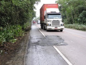 Nova manifestação bloqueia SC-417 em protesto por melhorias na via