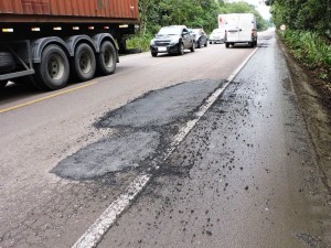 Nova manifestação bloqueia SC-417 em protesto por melhorias na via