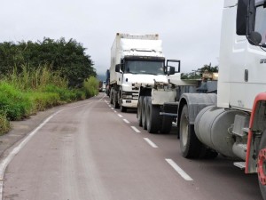 Nova manifestação bloqueia SC-417 em protesto por melhorias na via