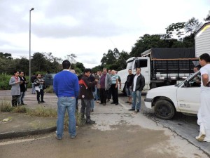 Nova manifestação bloqueia SC-417 em protesto por melhorias na via