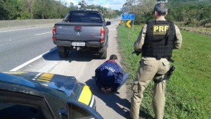 PRF e PM recuperam, em Garuva caminhonete furtada em Curitiba 1