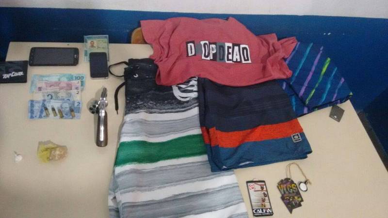 Suspeitos de assalto são presos logo após o crime na Barra do Saí, em Itapoá