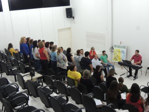 Coral Vozes da Babitonga realiza suas primeiras aulas em Itapoa 13