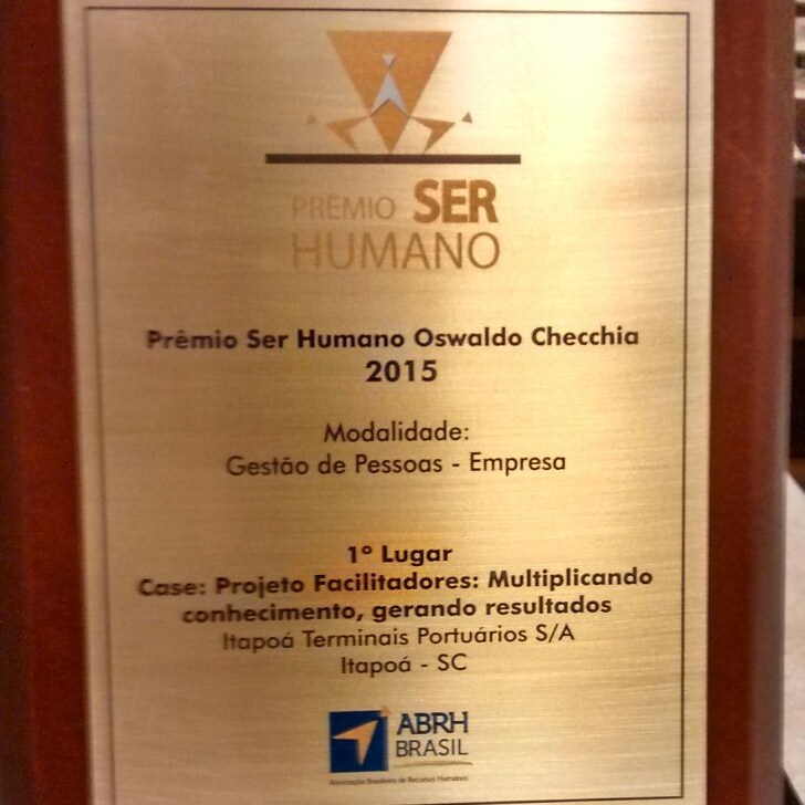 Porto Itapoá recebe prêmio de melhor projeto de RH no Conarh 2015