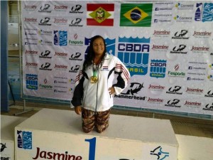 Atleta itapoanse ouro na natacao do Parajesc e sera indicada para a selecao estadual