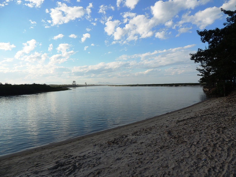 Boca da Barra do Rio Sai Mirim na Barra do Sai em Itapoa