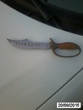 Briga de bar termina com um homem esfaqueado e outro atropelado