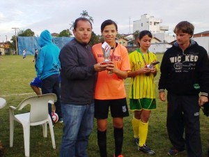 Dobradinha de ouro para Itapoá no Moleque Bom de Bola microrregional