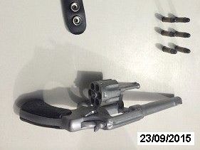 PM atende a ocorrência de porte ilegal de arma de fogo após disparos em um bar