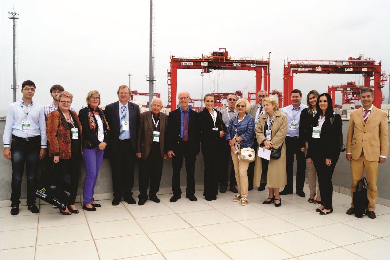 Participantes do Encontro Brasil-Alemanha 2015 visitam o Porto Itapoá