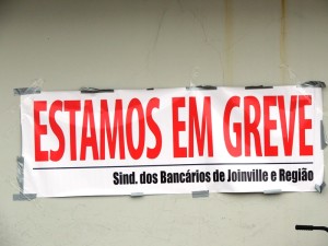 03 Faixa de greve do Banco do Brasil em Itapoa destaque