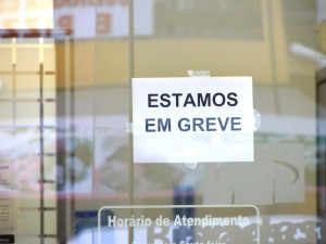 09 Cartaz de greve no Banco Bradesco de Itapoa