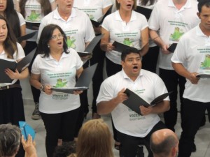 Apresentação Cantar é Preciso do Coral Vozes da Babitonga na Casa da Cultura de Itapoá
