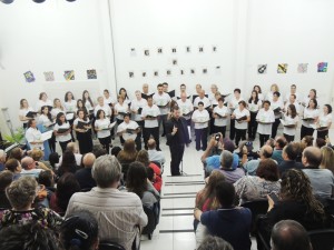 Apresentação Cantar é Preciso do Coral Vozes da Babitonga na Casa da Cultura de Itapoá