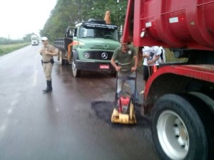 Movimento 10 em Garuva tapa buracos SC 415 - foto Garuvense Ligado 2