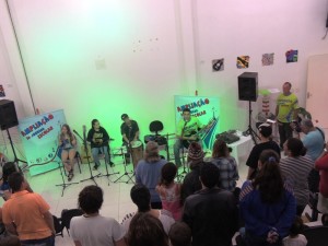 Alunos do projeto Ampliação demonstram talento em Mostra de Música