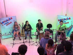 Alunos do projeto Ampliação demonstram talento em Mostra de Música