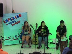 Alunos do projeto Ampliação demonstram talento em Mostra de Música