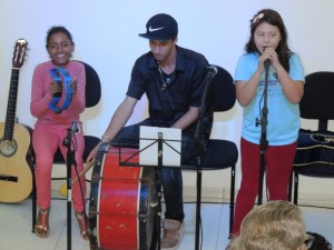 Alunos do projeto Ampliação demonstram talento em Mostra de Música