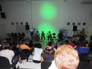 Alunos do projeto Ampliação demonstram talento em Mostra de Música