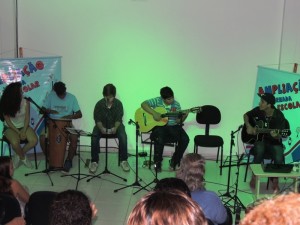 Alunos do projeto Ampliação demonstram talento em Mostra de Música