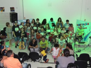 Alunos do projeto Ampliação demonstram talento em Mostra de Música