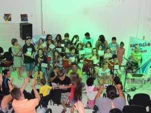 Alunos do projeto Ampliação demonstram talento em Mostra de Música