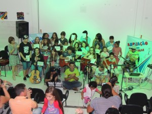 Alunos do projeto Ampliação demonstram talento em Mostra de Música