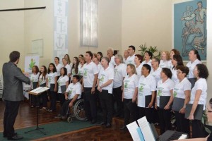 Coral Vozes da Babitonga, de Itapoá, expõe seu talento em Joinville