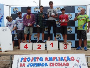 Projeto Ampliação da Jornada Escolar realiza 7º Surf Kids