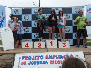 Projeto Ampliação da Jornada Escolar realiza 7º Surf Kids