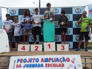 Projeto Ampliação da Jornada Escolar realiza 7º Surf Kids