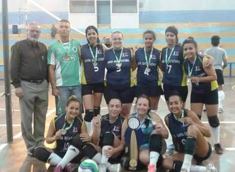 Equipe feminina de Itapoá campeã do Rio Negro Cup de Voleibol 2015