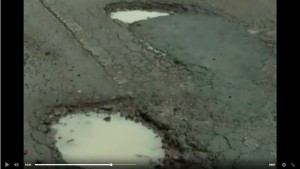 Jornal do Almoço trata do péssimo estado da SC-417 em Garuva