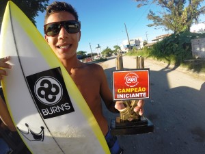Surfista itapoaense sagra-se campeão catarinense de surf amador 2015 na categoria iniciante