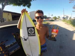 Surfista itapoaense sagra-se campeão catarinense de surf amador 2015 na categoria iniciante