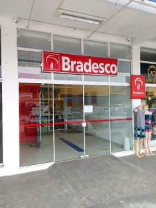 Agencia do Banco Bradesco de Itapoa assaltada 01
