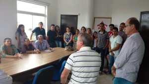 Apoiada pela Camara Prefeitura garante mais dois onibus para o transporte universitario