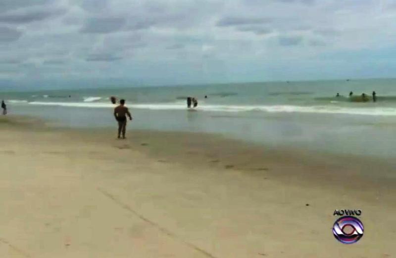 Reportagem televisiva do Jornal do Almoco da RBS TV aborda as atracoes de Itapoa - principal