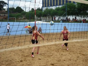 Volei de praia de Itapoa faz bonito e conquista tres medalhas em Rio Negro (PR) 08