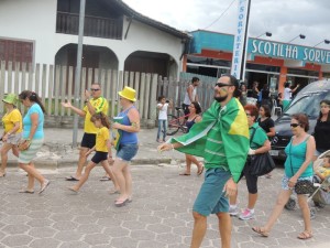 Dezenas de itapoaenses se reuniram em manifestacao neste domingo, 13-03 - 63