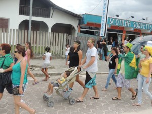 Dezenas de itapoaenses se reuniram em manifestacao neste domingo, 13-03 - 64