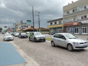 Dezenas de itapoaenses se reuniram em manifestacao neste domingo, 13-03 - 86