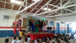 Escolas de Itapoa recebem encenacao de teatro sobre prevencao ao Aedes aegypti 09