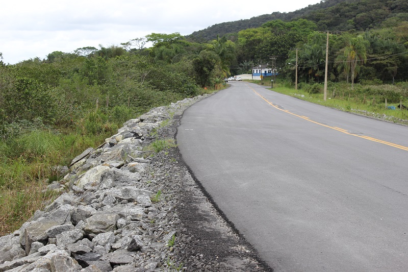 Km asfaltados na Vila da Glória, trecho Estaleiro sentido Estrada da Jaca - foto Ana Paula Keller (2)