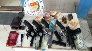 Policia Militar de Itapoa prende assaltantes de agancia bancaria 03